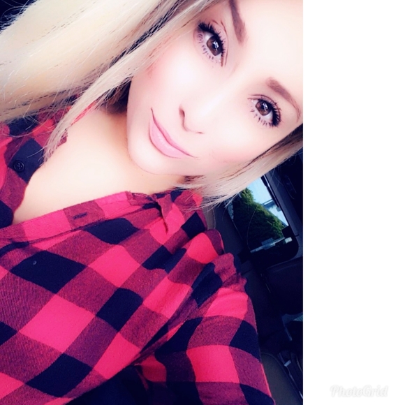 Meet your Posher, Stephanie - Picture 1 of 1